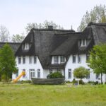 Bei der Planung eines unvergesslichen Urlaubs kann die Wahl der richtigen Unterkunft den entscheidenden Unterschied machen. Reisende suchen heute vermehrt nach Unterkünften, die Komfort, Privatsphäre, Flexibilität und authentische Erlebnisse vor Ort bieten. Interhome, einer der etabliertesten Ferienhausanbieter Europas, bietet eine große Auswahl an Ferienwohnungen und häusern, die es Reisenden ermöglichen, ihre Reise entspannt und individuell zu genießen. Von Villen am Meer und Landhäusern bis hin zu stilvollen Stadtappartements und Chalets in den Alpen die Ferienwohnungen und -häuser von Interhome bieten komfortable Aufenthalte in den beliebtesten Reisezielen Europas.