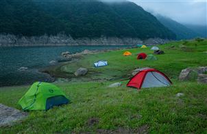 Da Reisende zunehmend flexible, familienfreundliche und naturnahe Urlaubsangebote suchen, erfreuen sich Campingurlaube in ganz Europa immer größerer Beliebtheit. Allcamps hat sich als eine der führenden Online-Plattformen für Campingurlaube etabliert und hilft Reisenden, Premium-Campingplätze in einigen der schönsten Reiseziele Europas zu entdecken und zu buchen. Mit über 1.500 Campingplätzen in Ländern wie Italien, Kroatien, Frankreich, Spanien und den Niederlanden bietet Allcamps eine breite Palette an Outdoor-Urlaubserlebnissen für Familien, Paare, Gruppen und Abenteuerlustige.