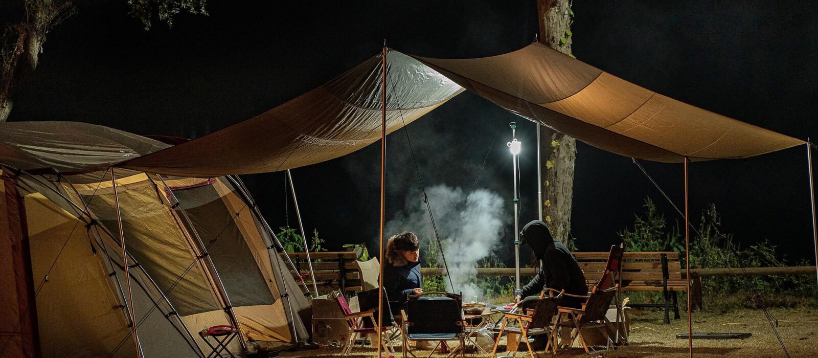 Die Planung eines Familienurlaubs kann aufregend sein, doch die Wahl des richtigen Reiseziels und der passenden Unterkunft ist oft der wichtigste Schritt. Für Familien, die Natur, frische Luft und Outdoor-Abenteuer lieben, hat sich Campingurlaub zu einer der beliebtesten Reiseoptionen in ganz Europa entwickelt. Mit seiner langjährigen Erfahrung in der Campingbranche hilft Suncamp Holidays Familien, die besten Campingplätze für unvergessliche Reisen zu entdecken. Von sonnigen Stränden in Spanien über wunderschöne Seen in Italien bis hin zu malerischen Küsten in Kroatien bietet Suncamp sorgfältig ausgewählte Campingplätze, die Komfort, Unterhaltung und familienfreundliche Einrichtungen vereinen.