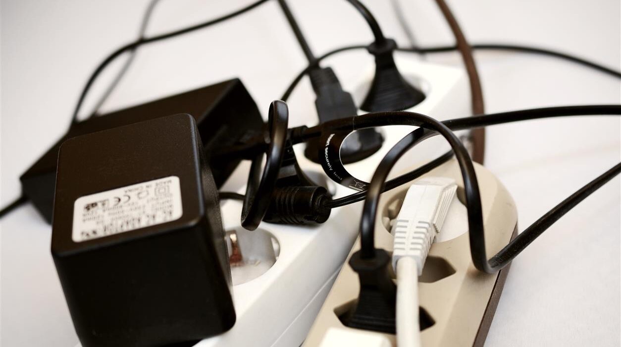 In der heutigen digitalen Welt, in der Datenschutz, Flexibilität und zuverlässiger Internetzugang unerlässlich sind, hat sich GL.iNet als führender Anbieter innovativer Netzwerklösungen etabliert. Das Unternehmen ist bekannt für seine kompakten Router und fortschrittlichen Funktionen und konzentriert sich auf die Bereitstellung sicherer, individuell anpassbarer und leistungsstarker Konnektivität für Privatpersonen und Unternehmen.