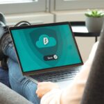 Im digitalen Zeitalter ist die Verwaltung mehrerer Online-Konten zu einer täglichen Herausforderung geworden. Von sozialen Medien über Banking bis hin zu Arbeitsplattformen – Nutzer müssen Dutzende von Passwörtern erstellen und sich merken. NordPass, entwickelt von den Cybersicherheitsexperten hinter NordVPN, bietet eine sichere und komfortable Lösung für dieses Problem.