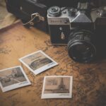 In einer Zeit, in der Bilder unaufhörlich entstehen, geteilt und vergessen werden, wagt Fotografiska Berlin, die Erzählung zu verändern. Es lädt uns ein, nicht nur hinzusehen, sondern tiefer zu blicken. Mit einer beeindruckenden Ausstellungsreihe verwandelt das Museum die Fotografie in ein kraftvolles Medium des Storytellings und enthüllt die unsichtbaren Schichten von Menschlichkeit, Konflikt und Technologie, die unsere heutige Welt prägen. Für Marken, die Wert auf Authentizität, kulturelles Bewusstsein und emotionale Verbundenheit legen, ist Fotografiska mehr als Kunst – es verkörpert eine Philosophie. Eine Philosophie, die Storytelling mit Sinnhaftigkeit verbindet.