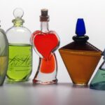 Authentische Parfums, hochwertige Hautpflege und angesagte Beauty-Produkte an einem Ort zu finden, kann Ihr Einkaufserlebnis revolutionieren. Notino hat sich zu einer vertrauenswürdigen Online-Adresse für Beauty-Liebhaber entwickelt, die eine große Auswahl an Düften, Kosmetik, Haarpflege und Dermokosmetik von weltbekannten Marken suchen – alles zu attraktiven Preisen. Mit einer starken Präsenz in ganz Europa und dem Engagement für Kundenzufriedenheit vereint Notino Vielfalt, Zuverlässigkeit und attraktive Angebote auf einer benutzerfreundlichen Plattform.