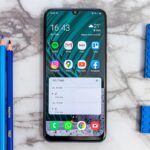Im digitalen Zeitalter nutzen Menschen zahlreiche Online-Konten für Kommunikation, Bankgeschäfte, Shopping, soziale Medien und Arbeit. Jedes dieser Konten benötigt ein Passwort, und sich viele verschiedene Passwörter zu merken, kann schwierig sein. Daher verwenden viele Menschen dasselbe Passwort für mehrere Websites oder wählen einfache Passwörter, die zwar leicht zu merken, aber auch leicht zu knacken sind. NordPass ist ein Passwort-Manager, der dieses Problem löst, indem er Nutzern hilft, ihre Passwörter sicher und effizient zu speichern und zu verwalten. NordPass wurde von den Cybersicherheitsexperten hinter NordVPN entwickelt, einem der weltweit bekanntesten VPN-Dienste. Der Passwort-Manager wurde 2019 mit dem Ziel eingeführt, die digitale Sicherheit zu verbessern und die Passwortverwaltung für Privatpersonen und Unternehmen zu vereinfachen.
