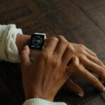 In einer Zeit, die von digitalen Wearables dominiert wird, bieten die Hybrid-Smartwatches von Pininfarina eine einzigartige Alternative: Sie vereinen die Eleganz traditioneller Uhrmacherkunst mit der Intelligenz moderner Technologie. Gefertigt mit italienischer Handwerkskunst und ausgestattet mit fortschrittlichem Gesundheits-Tracking, definieren diese Uhren die Möglichkeiten einer Smartwatch neu.