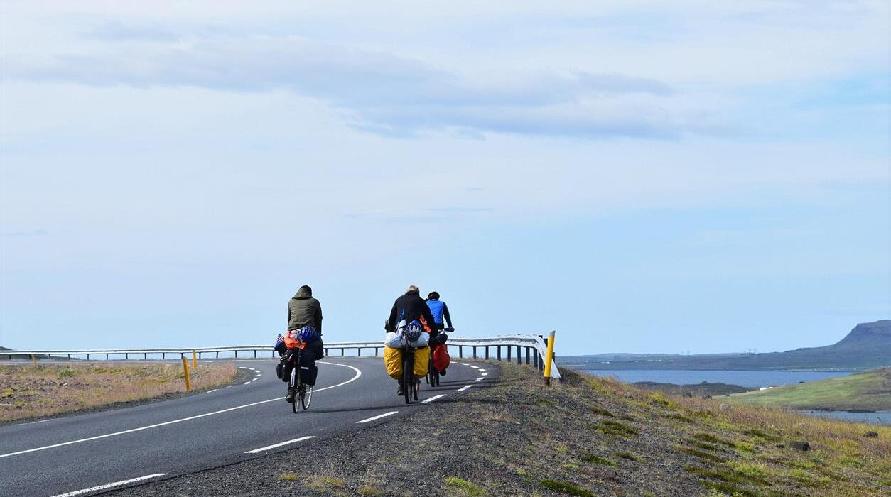 Cycling Touring Expert, auch bekannt als Radreiseprofi, ist ein Reiseveranstalter, der sich auf professionell organisierte Radreisen durch ganz Europa spezialisiert hat. Mit über 30 Jahren Erfahrung ist das Unternehmen ein zuverlässiger Partner für Radfahrer, die malerische Landschaften, historische Städte und kulturelle Sehenswürdigkeiten entdecken und gleichzeitig die Freiheit des Radfahrens genießen möchten. Das Ziel des Unternehmens ist es, Radreisen einfach, komfortabel und unvergesslich zu gestalten, indem jedes Detail der Reise organisiert wird – von der Routenplanung und der Unterkunftssuche bis hin zum Gepäcktransport und der Reisebetreuung.