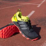 Ob Sie ein erfahrener Marathonläufer, ein Gelegenheitsjogger oder ein Laufanfänger sind – die richtige Ausrüstung kann den entscheidenden Unterschied machen. Von stützenden Laufschuhen über atmungsaktive Bekleidung bis hin zu leistungsstarkem Zubehör benötigt jeder Läufer Ausrüstung, die den Komfort erhöht, die Leistung steigert und das Verletzungsrisiko reduziert. Shop4Runners hat sich als vertrauenswürdige Anlaufstelle für Sportler und Fitnessbegeisterte etabliert, die hochwertige Laufausrüstung an einem Ort suchen.