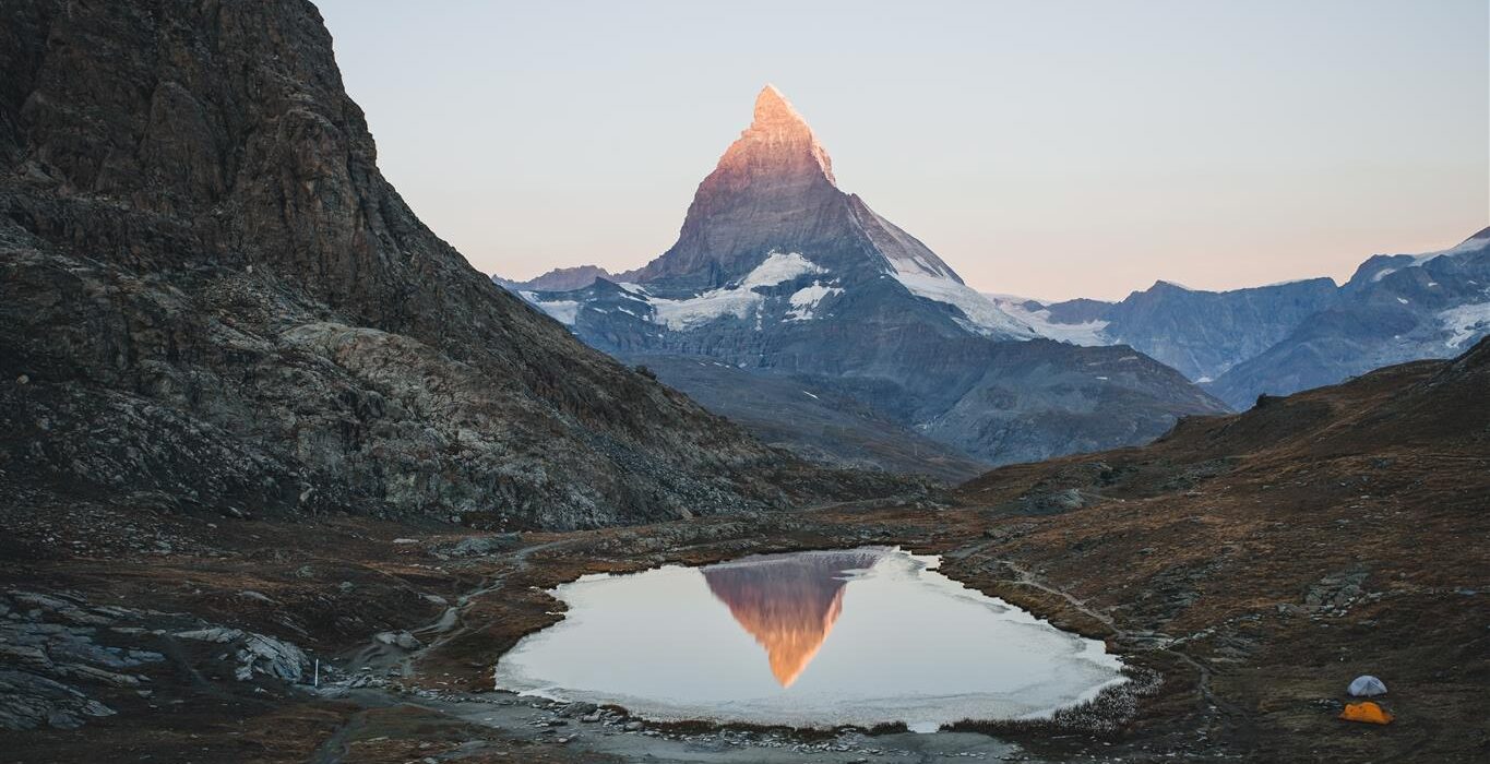 Campingurlaube gehören zu den beliebtesten Reisearten in Europa und bieten Familien, Paaren und Abenteuerlustigen die perfekte Kombination aus Entspannung, Natur und Freiheit. Allcamps hat sich als eine der führenden Campingurlaubsplattformen Europas etabliert und hilft Reisenden, unvergessliche Outdoor-Erlebnisse auf dem gesamten Kontinent zu entdecken und zu buchen. Mit über 1.500 Campingplätzen in Destinationen wie Italien, Kroatien, Frankreich, Spanien und den Niederlanden bietet Allcamps Reisenden eine der größten Auswahlen an Campingurlauben in Europa.