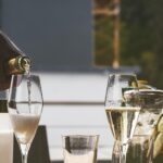 Wein ist seit jeher ein wichtiger Bestandteil der spanischen Kultur. Von den Weinbergen der Rioja bis zu den Küstenweingütern Kataloniens bietet Spanien einige der berühmtesten Weine der Welt. Für Weinliebhaber, die diese außergewöhnlichen Tropfen bequem erwerben möchten, hat sich Decántalo zu einer der vertrauenswürdigsten Online-Adressen entwickelt. Als einer der führenden Online-Weinhändler Spaniens verbindet Decántalo Weinfreunde mit einer vielfältigen Auswahl an Weinen aus Spanien und der ganzen Welt.