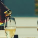 Spanien zählt zu den renommiertesten Weinbauländern der Welt und ist bekannt für sein reiches Erbe, seine vielfältigen Weinberge und seine außergewöhnlichen Rebsorten. Von den legendären Rioja-Weinen bis zu den lebendigen Weißweinen der Rías Baixas die spanische Weinkultur zieht seit Langem Weinliebhaber aus aller Welt an. Dank Decántalo, Spaniens führendem digitalen Marktplatz für Weinliebhaber, ist es heute einfacher denn je, diese bemerkenswerten Weine zu entdecken. Decántalo vereint Tradition und Technologie und ermöglicht es Kunden, Tausende von Weinen aus Spanien und anderen Ländern bequem von zu Hause aus zu entdecken.