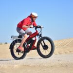 Sport ist mehr als Bewegung. Es ist der Moment, in dem sich dein Atem beim morgendlichen Lauf beruhigt. Es ist das sichere Gefühl, das ein Wanderschuh auf unebenem Gelände vermittelt. Es ist die Freiheit einer Radtour, die einen normalen Tag in ein Abenteuer verwandelt. Gigasport vereint all das und macht Sport weniger zu einer Pflicht, sondern zu einem Erlebnis, auf das man sich freut. Für Menschen, die aktiv leben und bewusst einkaufen, ist Gigasport darauf ausgelegt, jeden Schritt, jeden Lauf und jede Fahrt zu unterstützen. Von leistungsstarker Laufbekleidung bis hin zu E-Bikes, die Mobilität neu definieren, bietet die Marke die ganze Welt des Sports an einem Ort.