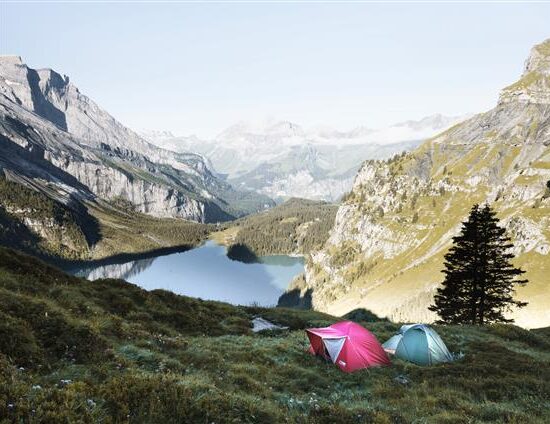 Da Reisende zunehmend flexible, naturnahe und familienfreundliche Urlaubsangebote suchen, hat sich Campingurlaub zu einem der am schnellsten wachsenden Reisetrends in Europa entwickelt. Allcamps hat sich als eine der führenden Campingurlaubsplattformen in Europa etabliert und bietet Zugang zu über 1.500 Campingplätzen in einigen der schönsten Regionen des Kontinents. Von den Stränden Kroatiens über die Seen Italiens bis hin zu den Küsten Frankreichs und Spaniens – Allcamps hilft Reisenden, Outdoor-Erlebnisse zu entdecken, die Komfort, Abenteuer und Entspannung vereinen.