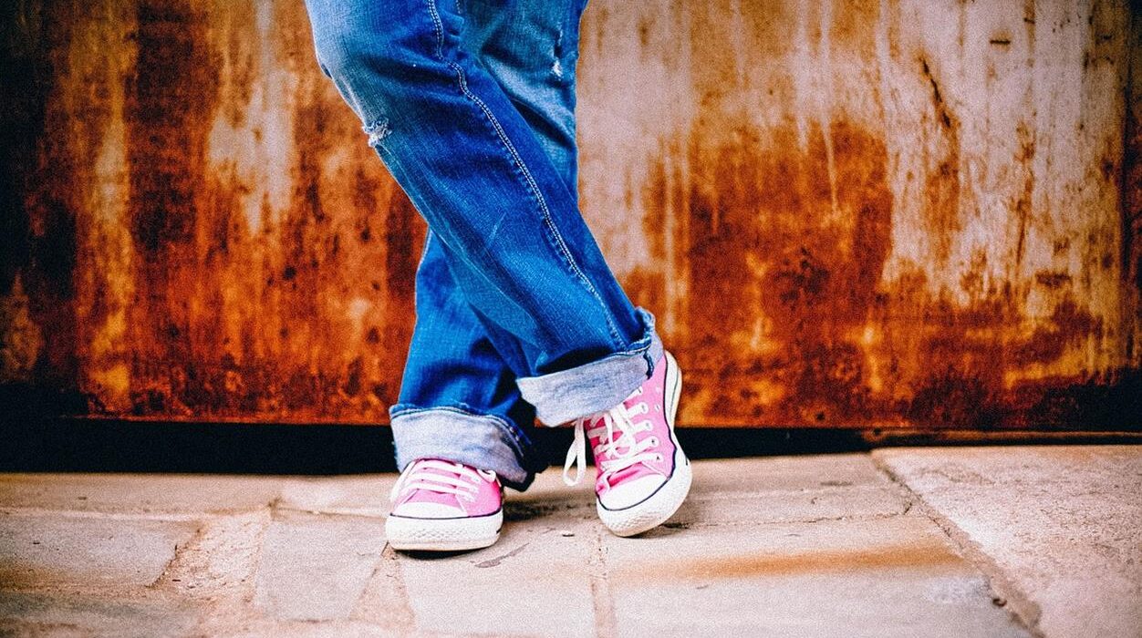 Seit 1982 definiert BÄR Komfort neu – mit einer revolutionären Idee: echte Zehenfreiheit. Von der Natur inspiriert und durch handwerkliche Perfektion veredelt, ermöglichen BÄR Schuhe Ihren Füßen natürliche Bewegungsfreiheit – ohne Einschränkungen, ohne Kompromisse. Mit einer Bewertung von 4,8 von 5 Sternen und über 25.000 zufriedenen Kunden steht BÄR für außergewöhnlichen Komfort, zeitloses Design und langlebige Qualität.