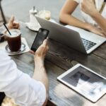 Im digitalen Zeitalter ist es einfacher denn je, online ein zusätzliches Einkommen zu erzielen. Eine der einfachsten und zugänglichsten Möglichkeiten hierfür ist die Teilnahme an bezahlten Umfragen. Plattformen wie MrSurvey ermöglichen es Nutzern, ihre Meinung zu teilen und dafür belohnt zu werden. Dank eines schnellen Registrierungsprozesses und personalisierter Umfragen bietet MrSurvey eine bequeme Möglichkeit, Ihre Freizeit sinnvoll zu nutzen und sich etwas dazuzuverdienen.