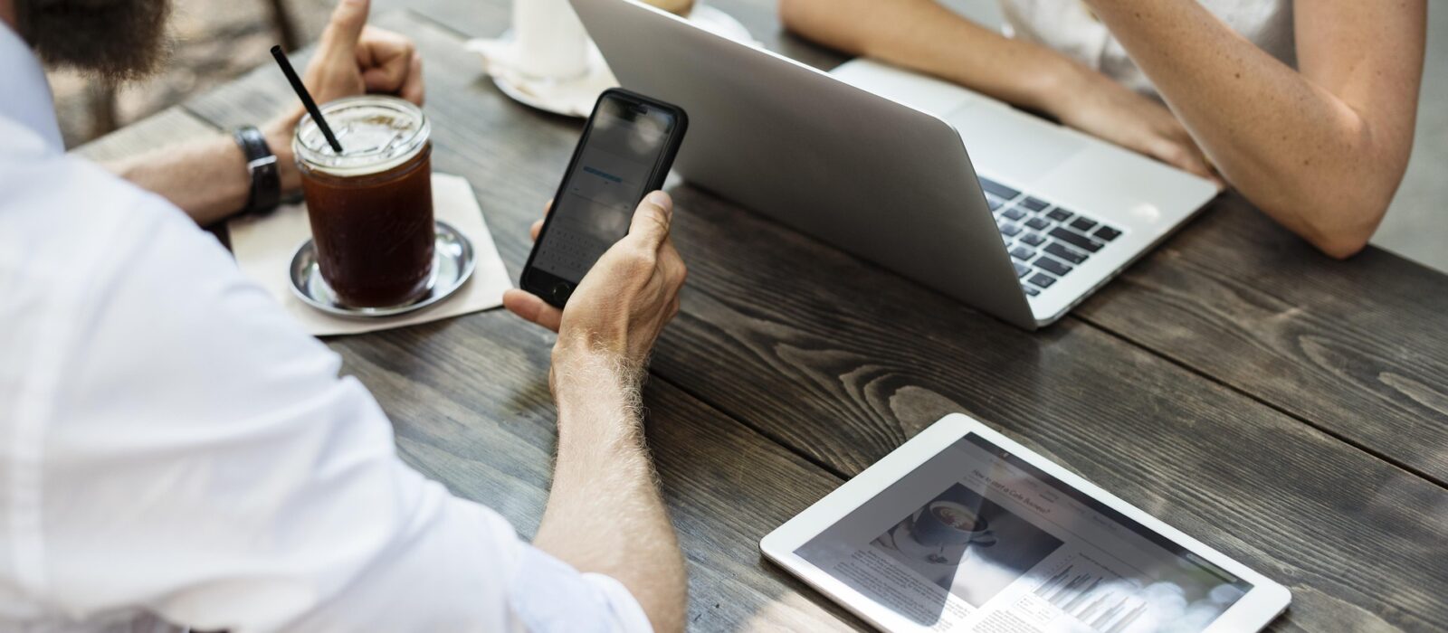 Im digitalen Zeitalter ist es einfacher denn je, online ein zusätzliches Einkommen zu erzielen. Eine der einfachsten und zugänglichsten Möglichkeiten hierfür ist die Teilnahme an bezahlten Umfragen. Plattformen wie MrSurvey ermöglichen es Nutzern, ihre Meinung zu teilen und dafür belohnt zu werden. Dank eines schnellen Registrierungsprozesses und personalisierter Umfragen bietet MrSurvey eine bequeme Möglichkeit, Ihre Freizeit sinnvoll zu nutzen und sich etwas dazuzuverdienen.
