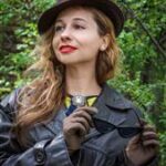 CRONE ist eine moderne Modemarke, die sich auf hochwertige Lederjacken spezialisiert hat und klassische Handwerkskunst mit modernem Design verbindet. Mit Kollektionen für Damen, Herren und Kinder hat sich CRONE einen Namen für stilvolle Oberbekleidung gemacht, die Langlebigkeit, Komfort und Eleganz vereint.