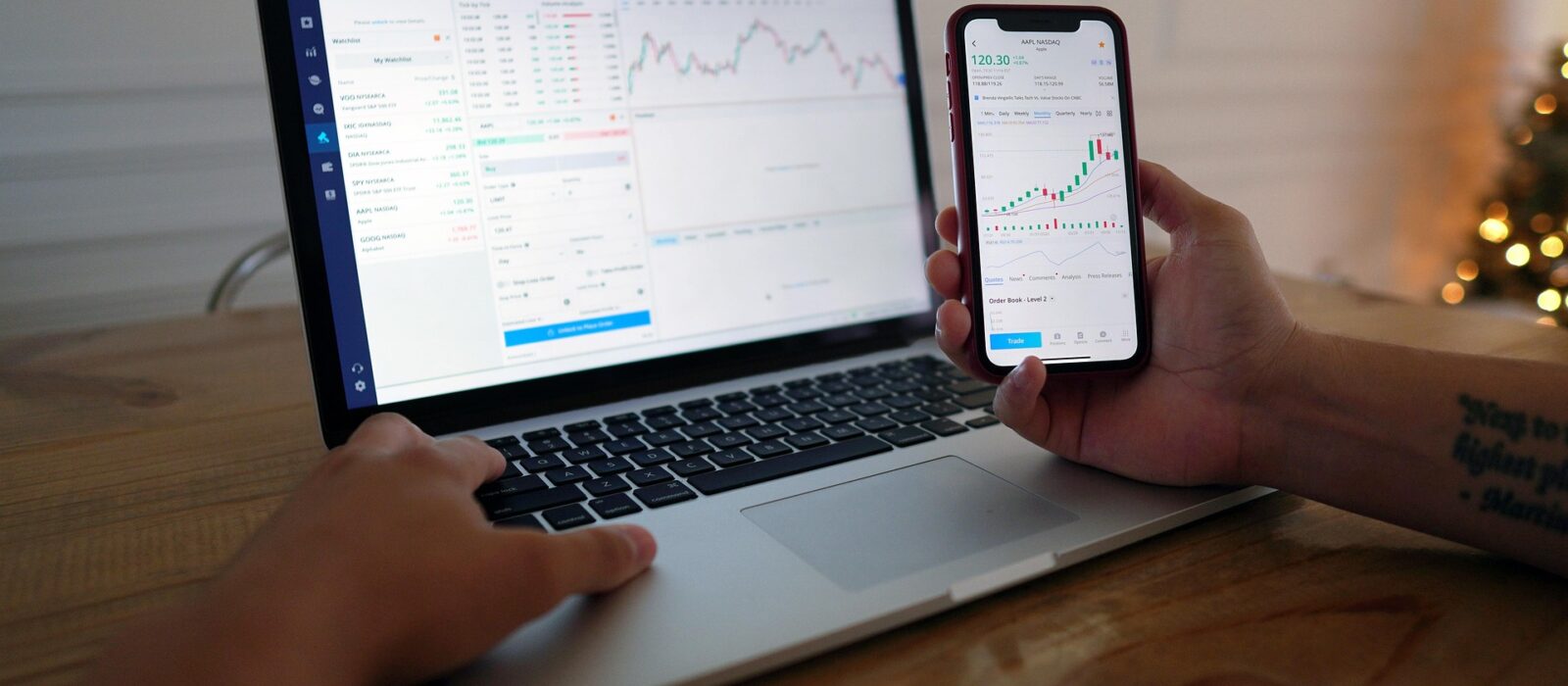 In der heutigen datengetriebenen Welt ist das Verständnis von Konsumverhalten und Markttrends für Unternehmen, die wettbewerbsfähig bleiben wollen, unerlässlich. Die digitale Transformation hat die Marktforschung grundlegend verändert und die Online-Datenerhebung schneller, präziser und skalierbarer denn je gemacht. Die horizoom GmbH ist Vorreiter dieser Entwicklung und bietet innovative Online Panel Lösungen sowie fortschrittliche Datendienste, die Unternehmen wertvolle Einblicke in ihre Zielgruppen ermöglichen. Mit einem starken Fokus auf Technologie, qualitativ hochwertige Daten und zuverlässige Forschungsmethoden unterstützt horizoom Unternehmen bei fundierten, strategischen Entscheidungen.