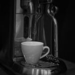 Seit Jahrzehnten vereint KRUPS deutsche Ingenieurskunst, innovative Technologie und elegantes Design zu Premium-Küchengeräten. Bekannt für seine Kaffeevollautomaten und Espressomaschinen, bringt KRUPS Kaffeegenuss in Barista-Qualität direkt zu Ihnen nach Hause – komfortabel, präzise und zuverlässig. Mit Vorteilen wie kostenlosem Versand ab 30 €, Lieferung innerhalb von 3–4 Werktagen und kostenlosen Rücksendungen sorgt KRUPS dafür, dass außergewöhnlicher Kaffeegenuss mit einem reibungslosen Einkaufserlebnis beginnt.