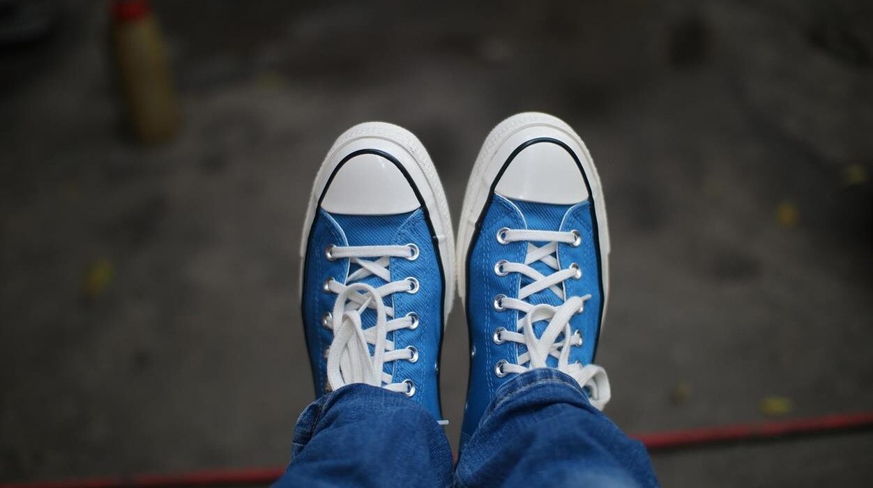 Seit über 40 Jahren steht BÄR für eine revolutionäre Idee: echte Zehenfreiheit. Von der Natur inspiriert und durch handwerkliche Perfektion veredelt, bieten BÄR-Schuhe Ihren Füßen den nötigen Raum für natürliche Bewegungsabläufe – ohne Kompromisse. Mit einer Bewertung von 4,8 von 5 Sternen von über 25.000 zufriedenen Kunden hat BÄR eine treue Community aufgebaut, die Wert auf Komfort, Qualität und gesunde Bewegung legt.