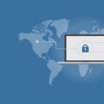 In der heutigen vernetzten Welt sind Passwörter unverzichtbar und gleichzeitig lästig. Durchschnittlich verwaltet jeder Nutzer Dutzende manchmal Hunderte von Zugangsdaten für berufliche Plattformen, Finanzdienstleistungen, soziale Netzwerke und private Konten. Trotz ihrer Bedeutung zählen Passwörter nach wie vor zu den größten Schwachstellen der digitalen Sicherheit. NordPass ist mehr als nur ein Passwort-Manager. Es steht für einen Paradigmenwechsel im Umgang von Privatpersonen und Unternehmen mit digitalem Schutz. Indem NordPass die traditionelle Passwortspeicherung hinter sich lässt und auf Sicherheitstechnologien der nächsten Generation setzt, gestaltet es die Zukunft einer sichereren und intelligenteren Authentifizierung.