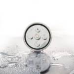 Aquadea ist ein innovatives Unternehmen, das sich der Verbesserung der Wasserqualität durch seine einzigartige Kristallwirbel®-Technologie verschrieben hat. Durch die Kombination von Elementen der Naturwissenschaft, Geometrie und energetischen Prinzipien möchte Aquadea Leitungswasser in eine vitalere, ausgewogenere und angenehmere Ressource verwandeln.