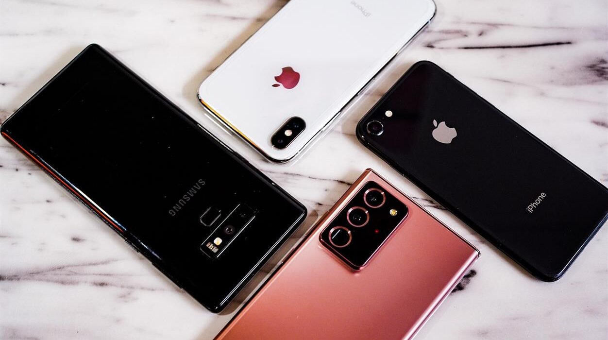 In der heutigen vernetzten Welt kann die Wahl des richtigen Smartphones und Mobilfunkvertrags schnell überfordernd wirken. Angesichts der unzähligen Geräte, Netze und Tarife benötigen Kunden einen zuverlässigen Partner, der sie durch den Dschungel der Optionen führt. mobilezone hat sich als einer der führenden Anbieter für Mobiltelefone, Verträge und Telekommunikationsdienste in der Schweiz etabliert – alles aus einer Hand. Ob Sie auf das neueste Samsung Galaxy upgraden, neue Tarifangebote entdecken oder Ihr altes Handy verkaufen möchten: mobilezone bietet Ihnen eine umfassende und kundenfreundliche Lösung.